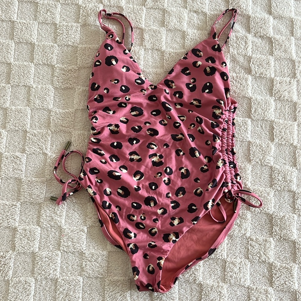 Red Carter One Piece M